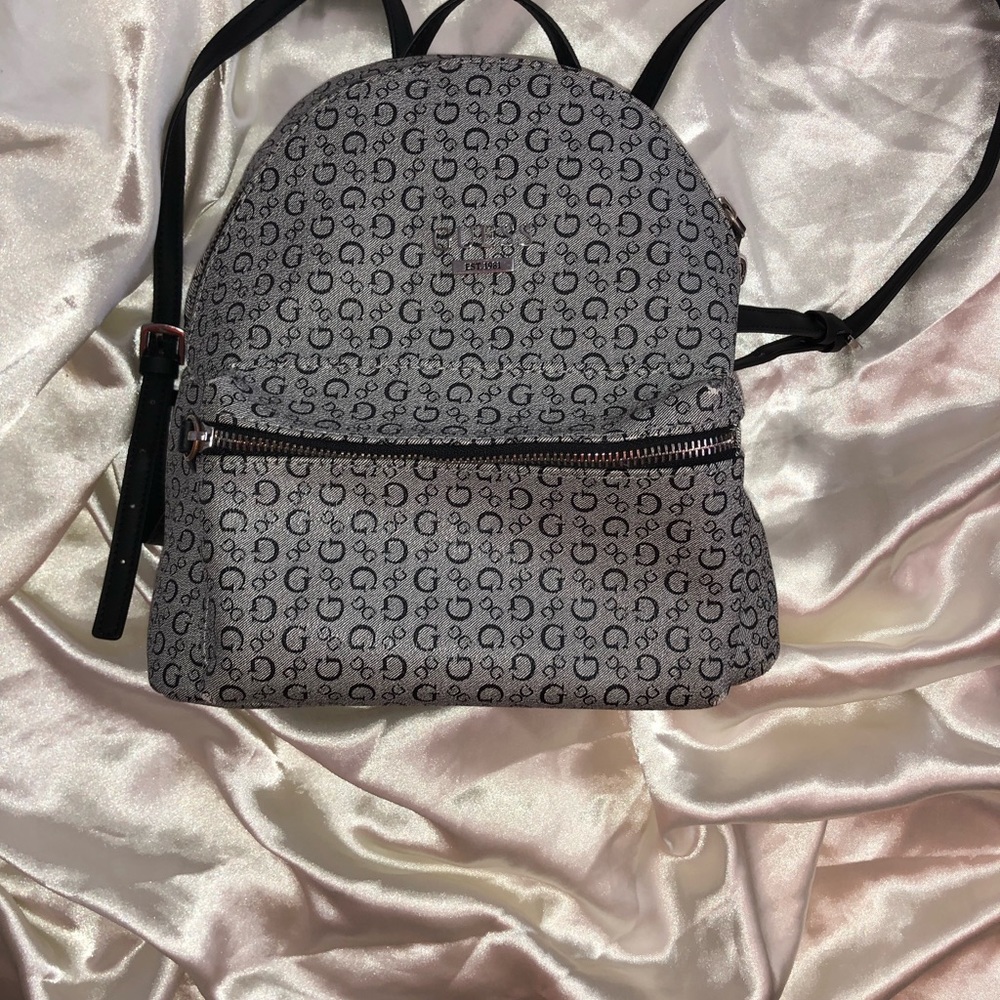 GUESS backpack - Picture 4 of 5